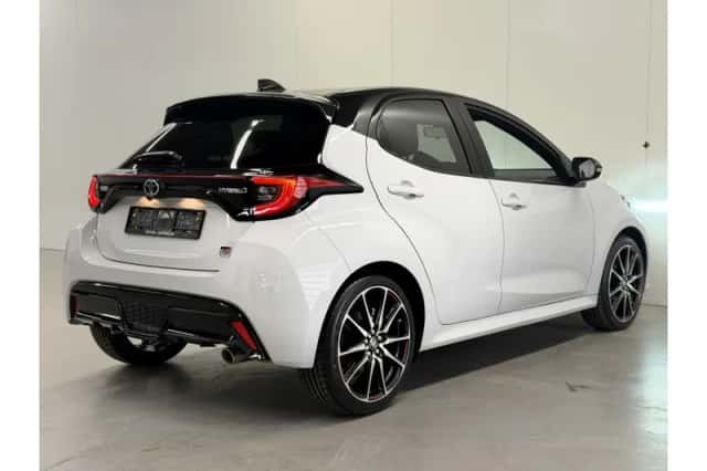 Toyota Yaris (2022) thumbnail 2