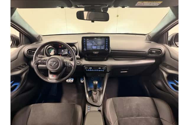 Toyota Yaris (2022) thumbnail 3