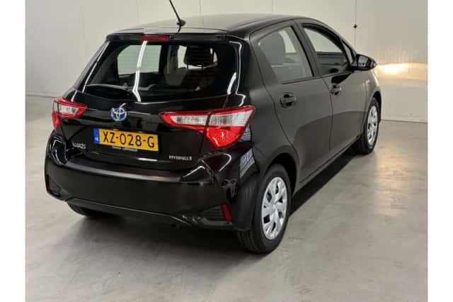 Toyota Yaris (2019) thumbnail 2