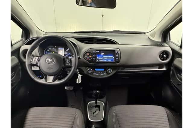 Toyota Yaris (2019) thumbnail 3