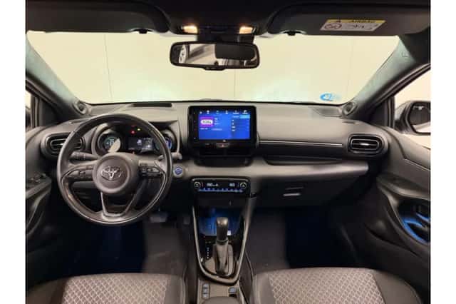 Toyota Yaris (2022) thumbnail 3