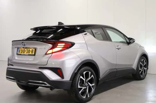 Toyota C-HR (2021) thumbnail 2