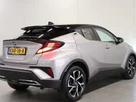 Toyota C-HR (2021) thumbnail 2