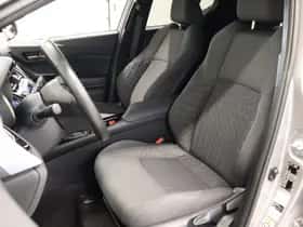 Toyota C-HR (2021) thumbnail 19