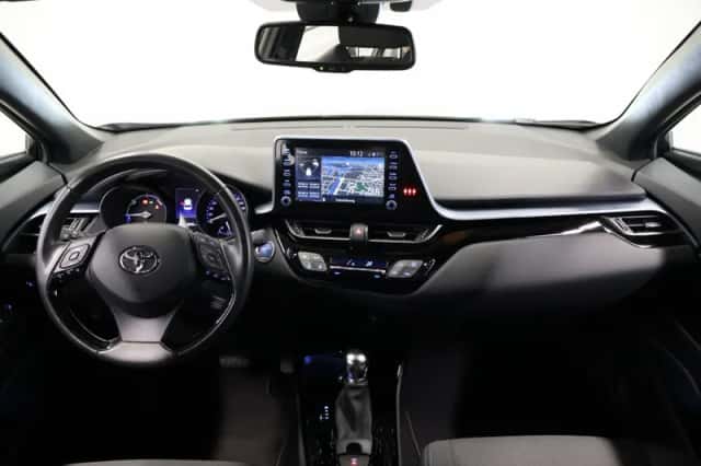 Toyota C-HR (2021) thumbnail 3