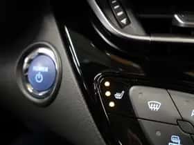 Toyota C-HR (2021) thumbnail 31