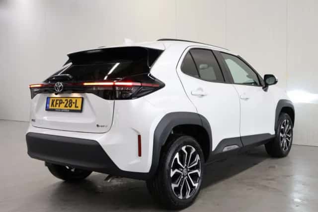 Toyota Yaris Cross (2024) thumbnail 2