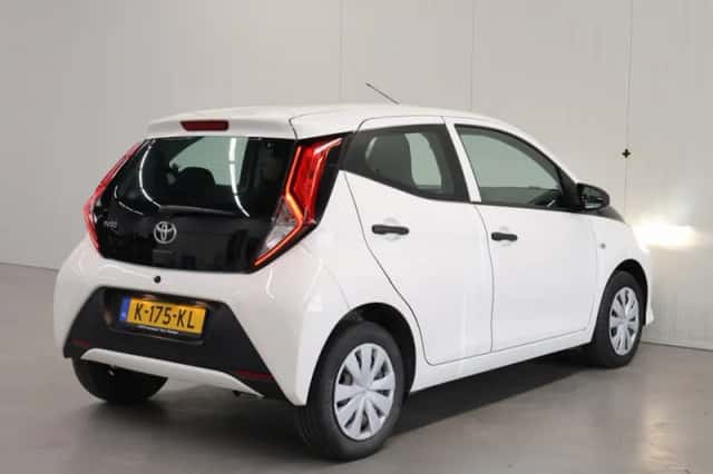 Toyota Aygo (2020) thumbnail 2