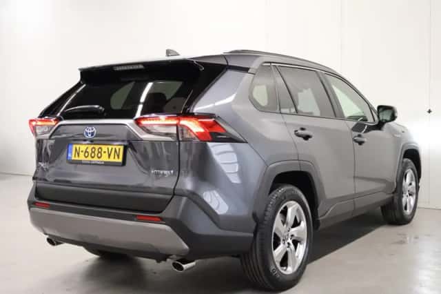 Toyota RAV4 (2022) thumbnail 2