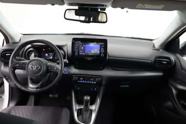 Toyota Yaris (2022) thumbnail 3