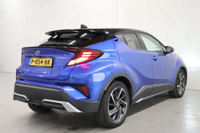 Toyota C-HR (2020) thumbnail 2
