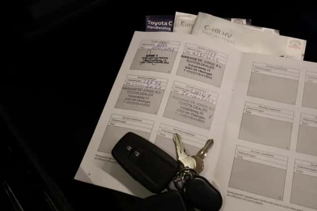 Toyota C-HR (2020) thumbnail 5