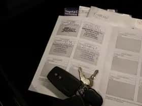 Toyota C-HR (2020) thumbnail 5