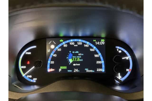 Toyota Yaris Cross (2021) thumbnail 4