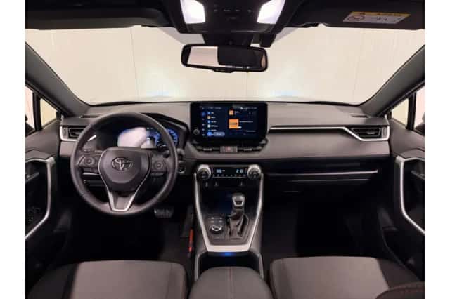 Toyota RAV4 (2025) thumbnail 3