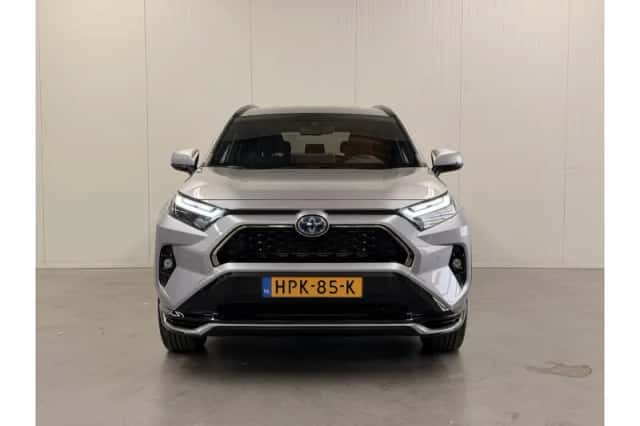 Toyota RAV4 (2025) thumbnail 6