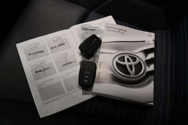 Toyota RAV4 (2020) thumbnail 5