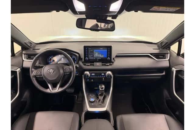 Toyota RAV4 (2022) thumbnail 3