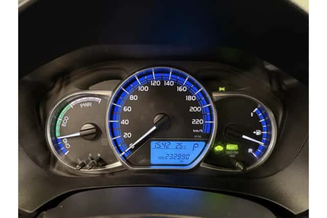 Toyota Yaris (2015) thumbnail 4
