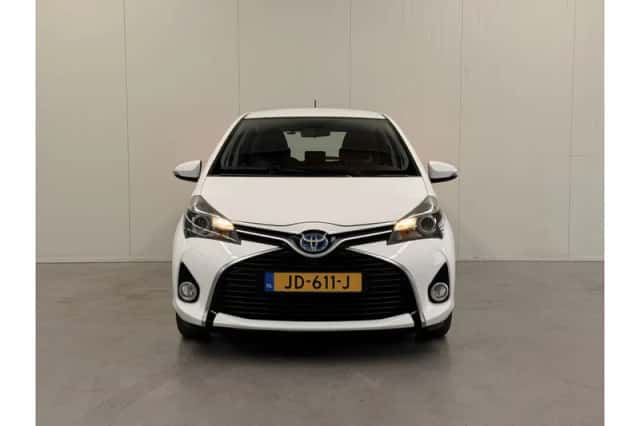 Toyota Yaris (2015) thumbnail 6