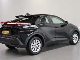 Toyota C-HR (2024) thumbnail 2