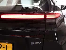 Toyota C-HR (2024) thumbnail 11