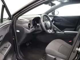 Toyota C-HR (2024) thumbnail 16