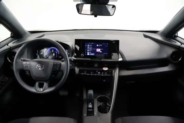 Toyota C-HR (2024) thumbnail 3
