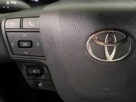 Toyota C-HR (2024) thumbnail 24
