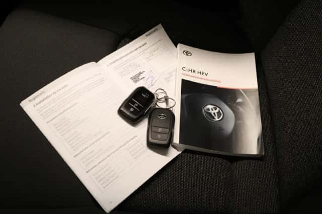 Toyota C-HR (2024) thumbnail 4