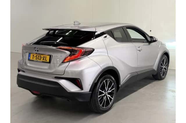 Toyota C-HR (2019) thumbnail 2