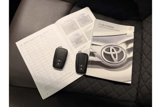 Toyota C-HR (2019) thumbnail 5