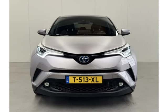 Toyota C-HR (2019) thumbnail 6