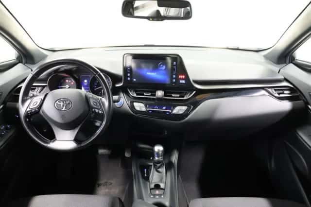 Toyota C-HR (2017) thumbnail 3