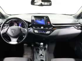 Toyota C-HR (2017) thumbnail 3