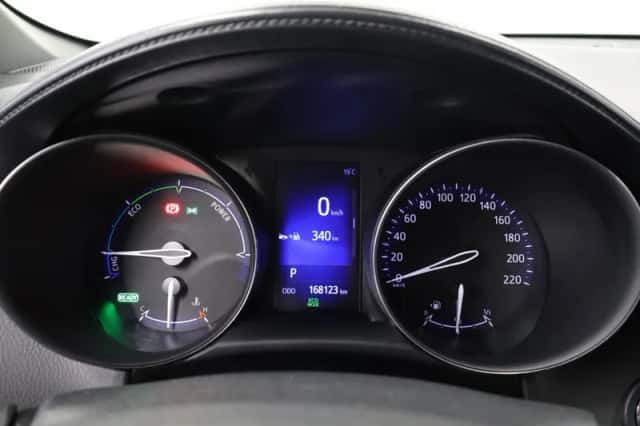Toyota C-HR (2017) thumbnail 4