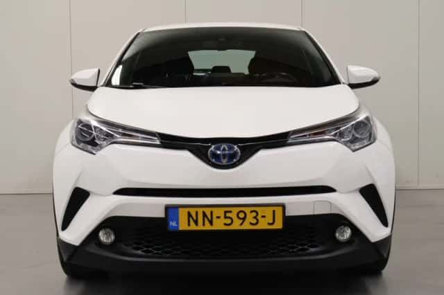 Toyota C-HR (2017) thumbnail 6