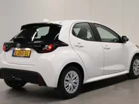 Toyota Yaris (2021) thumbnail 2