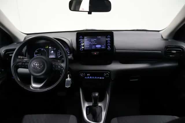 Toyota Yaris (2021) thumbnail 3