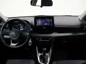 Toyota Yaris (2021) thumbnail 3