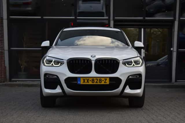 BMW X4 (2019) thumbnail 3