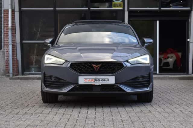 CUPRA Leon (2022) thumbnail 2