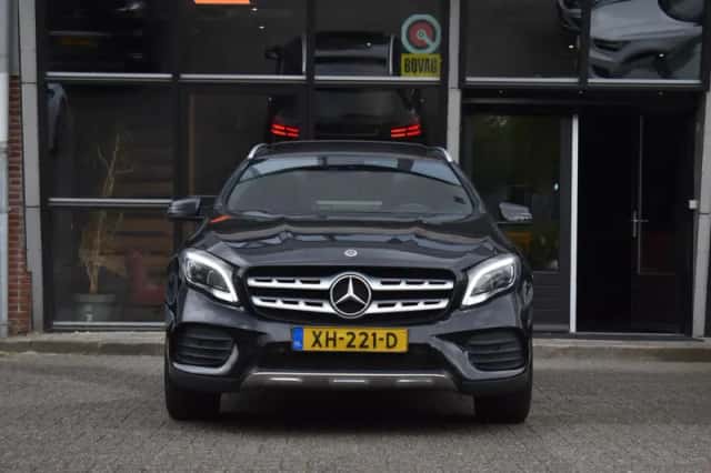 Mercedes-Benz GLA (2018) thumbnail 3