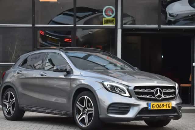 Mercedes-Benz GLA (2019) thumbnail 1