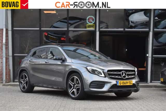 Mercedes-Benz GLA (2019) thumbnail 2
