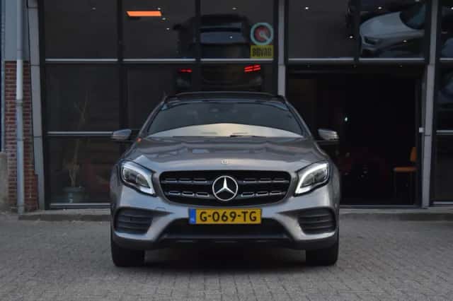 Mercedes-Benz GLA (2019) thumbnail 3