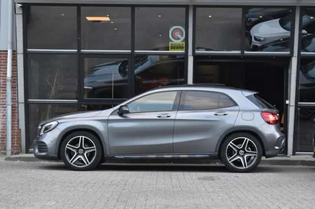 Mercedes-Benz GLA (2019) thumbnail 5
