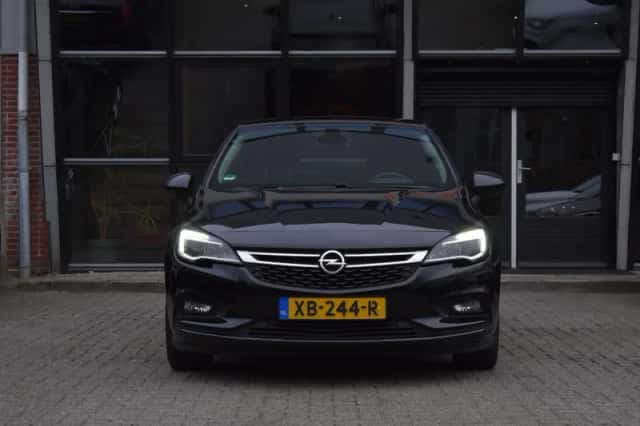 Opel Astra (2018) thumbnail 3