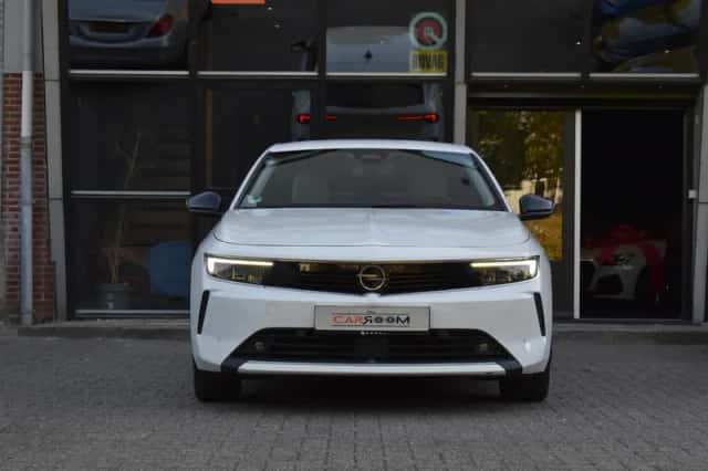 Opel Astra (2023) thumbnail 2