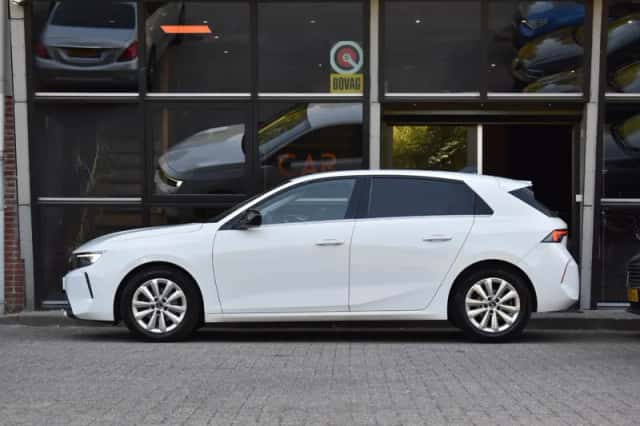 Opel Astra (2023) thumbnail 4